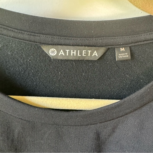 Athleta Snappy Sweatshirt Long Sleeve Crewneck Pullover, Size M Black Snap - Picture 5 of 6